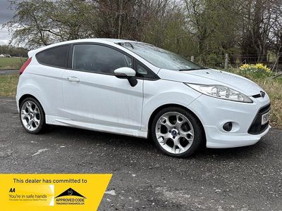 Used Ford Fiesta Zetec 2010 White Hatchback