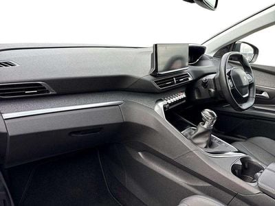 Used Peugeot 5008 Allure+ 130 HP (95 kW) 2022 Red SUV