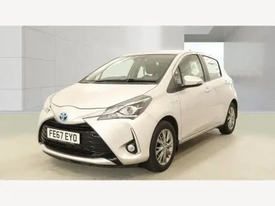 Used Toyota Yaris 100 HP (73 kW) 2017 Silver Hatchback