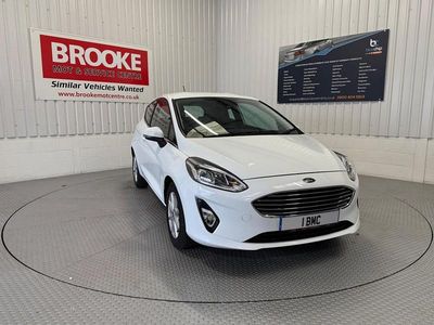 Used Ford Fiesta Zetec 100 HP (73 kW) 2018 White Hatchback