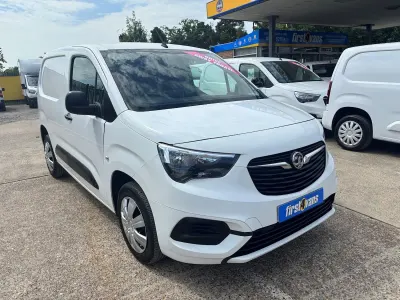 Used Vauxhall Combo drive 100 HP (73 kW) 2020 White MPV