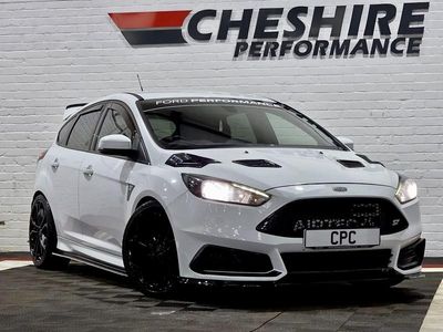 Used Ford Focus Style 247 HP (181 kW) 2015 White Hatchback