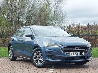 Gebraucht Ford Focus Titanium 125 PS (91 kW) 2023 Blau Kleinwagen