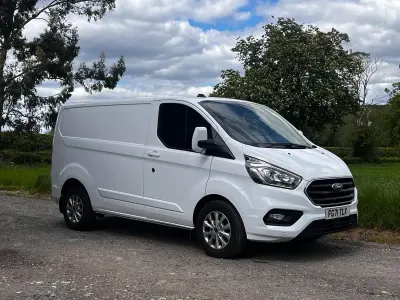 Used Ford Transit Custom Limited 130 HP (95 kW) 2021 White Van