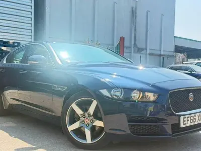 Used Jaguar XE Prestige 180 HP (132 kW) 2017 Blue Sedan
