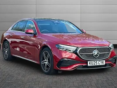 Usado Mercedes E300 AMG Line Premium 313 HP (230 kW) 2025 Vermelho Sedan