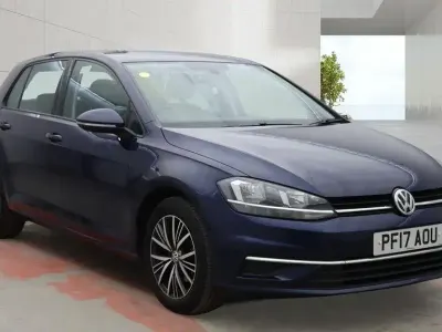 Used VW Golf VII SE 125 HP (91 kW) 2017 Blue Hatchback