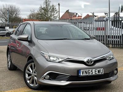 Used Toyota Auris 116 HP (85 kW) 2015 Bronze Hatchback