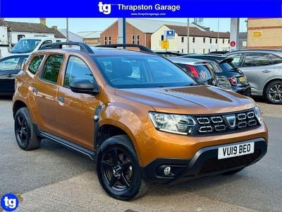 Begagnad Dacia Duster Essentiel 114 HK (83 kW) 2019 Orange SUV