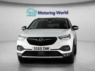 Second-hand Vauxhall Grandland X Design Edition 130 CP (95 kW) 2019 Alb SUV