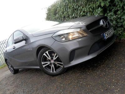 Usado Mercedes A180 SE 109 HP (80 kW) 2016 Cinzento Citadino