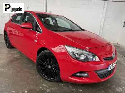 Usado Vauxhall Astra SRi 165 CV (121 kW) 2012 Rojo Utilitario