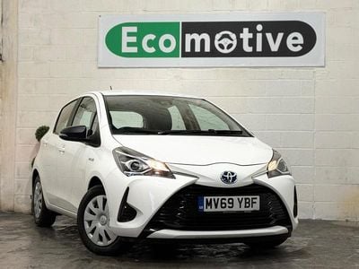 Used Toyota Yaris Hybrid Active 100 HP (73 kW) 2019 White Hatchback