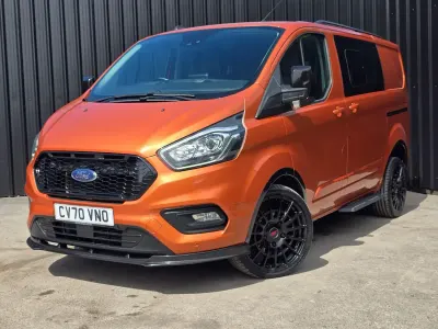 Begagnad Ford Transit Custom Limited 185 HK (136 kW) 2021 Orange Van