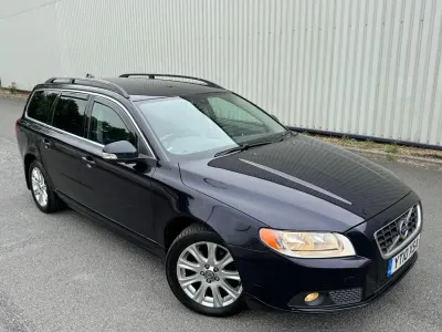 Used Volvo V70 SE 2010 Blue Estate