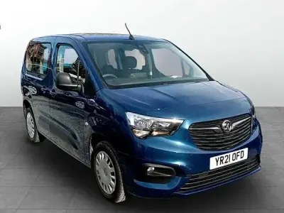Second-hand Vauxhall Combo Edition 110 CP (80 kW) 2021 Albastru Monovolum