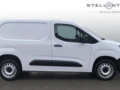 White Used 2023 Peugeot Partner Premium MPV | £15,534 (Expensive)