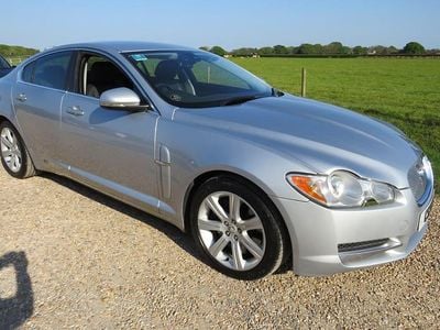 Begagnad Jaguar XF Luxury 2009 Silver Sedan