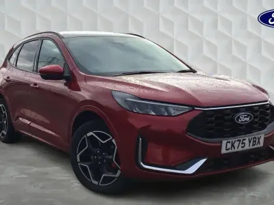 Usado Ford Kuga ST-Line X 183 HP (134 kW) 2025 Vermelho SUV