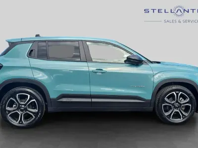 Begagnad Jeep Avenger EV Summit 113 kW (154 HK) 2025 Grå SUV