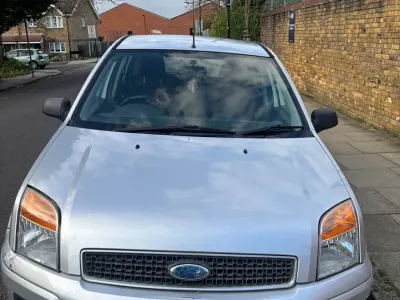 Usado Ford Fusion Zetec 101 HP (74 kW) 2008 Prateado Citadino
