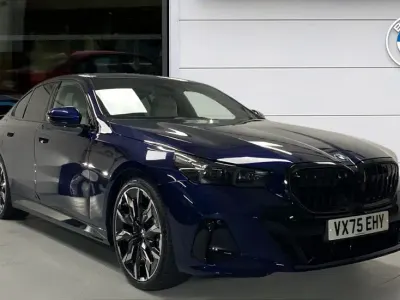 Begagnad BMW 520 M Sport 205 HK (150 kW) 2025 Blå