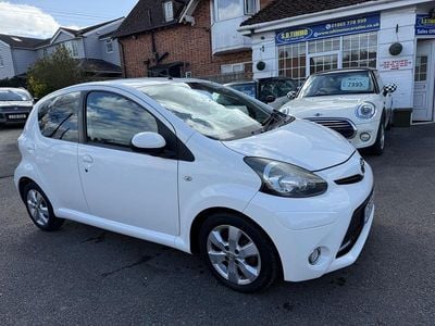 Used Toyota Aygo 68 HP (50 kW) 2013 White Hatchback