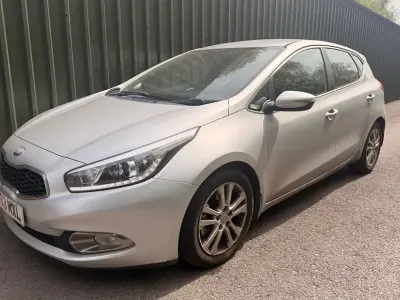Used Kia Ceed 128 HP (94 kW) 2013 Silver Hatchback