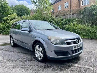 Used Vauxhall Astra 140 HP (102 kW) 2006 Silver Estate
