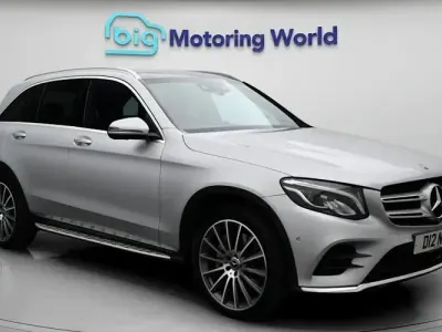 Usado Mercedes GLC250 AMG line 204 HP (150 kW) 2017 Prateado Carrinha