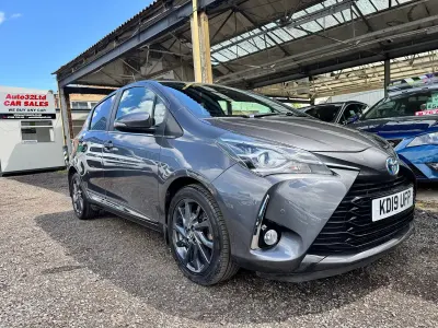Used Toyota Yaris Hybrid 100 HP (73 kW) 2019 Grey Hatchback