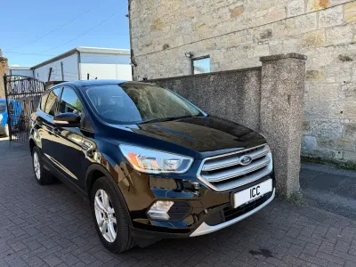 Usado Ford Kuga Zetec 120 CV (88 kW) 2017 Negro SUV