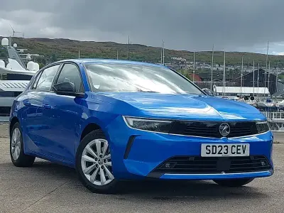Gebraucht Vauxhall Astra Design Edition 130 PS (95 kW) 2023 Blau Kleinwagen