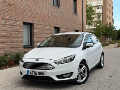 Used Ford Focus Zetec 125 HP (91 kW) 2016 White Hatchback
