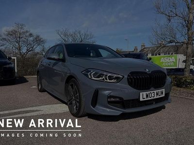 Usado BMW 118 M Sport 134 HP (98 kW) 2023 Cinzento Citadino