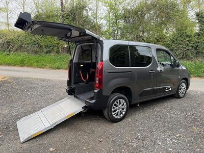 Używany Citroën Berlingo Feel 131 KM (96 kW) 2021 Szary Minivan