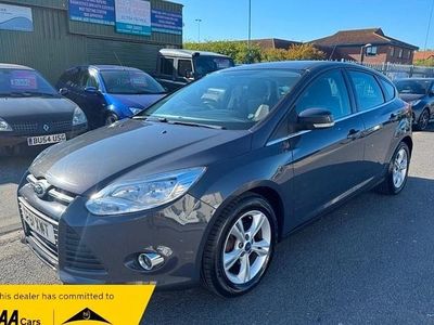 Used Ford Focus Zetec 125 HP (91 kW) 2011 White Hatchback