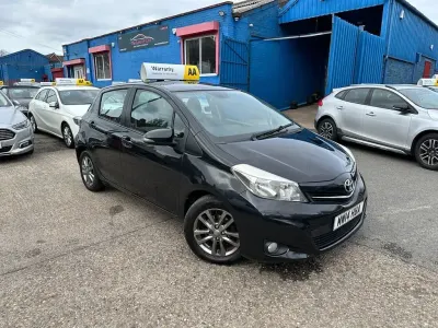 Used Toyota Yaris Plus 90 HP (66 kW) 2014 Black Hatchback