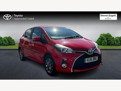 Used Toyota Yaris 99 HP (72 kW) 2016 Red Hatchback