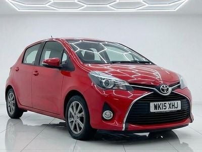 Used Toyota Yaris 90 HP (66 kW) 2015 Red Hatchback