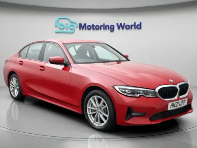 Begagnad BMW 330e 292 HK (214 kW) 2021 Röd Sedan