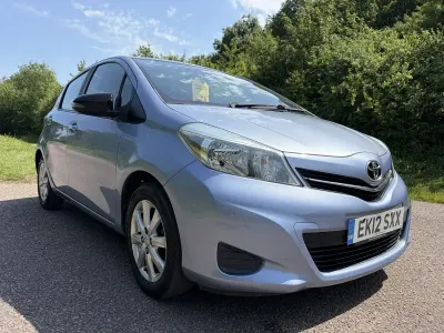 Used Toyota Yaris 99 HP (72 kW) 2012 Blue Hatchback