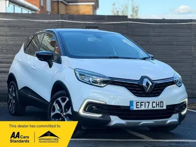 Used Renault Captur Signature 120 HP (88 kW) 2017 White/black SUV