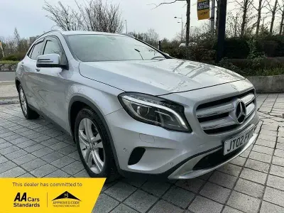 Käytetty Mercedes GLA220 SE 170 HP (125 kW) 2014 Hopea Katumaasturi