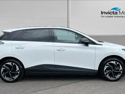 Used MG MG4 EV Trophy 150 kW (204 HP) 2023 White Hatchback