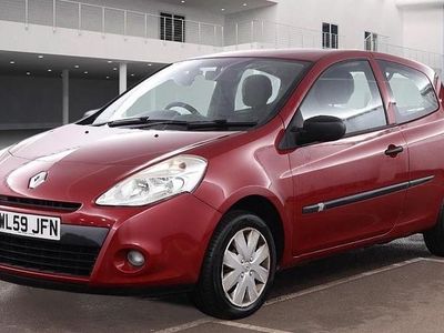 Red Used 2009 Renault Clio II Extreme Hatchback | £3,295 (A bit pricey)