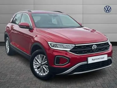 Used VW T-Roc Life 150 HP (110 kW) 2023 Red SUV