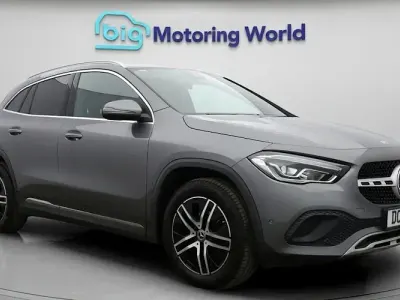 Usado Mercedes GLA180 Executive 136 HP (100 kW) 2021 Cinzento SUV