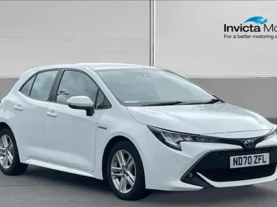 Used Toyota Corolla 122 HP (89 kW) 2021 White Hatchback