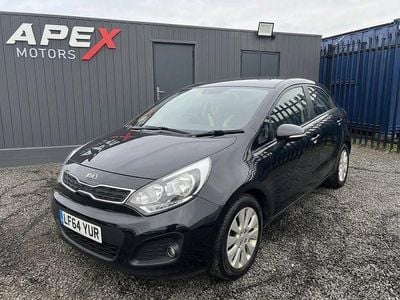 Begagnad Kia Rio 90 HK (66 kW) 2014 Svart Halvkombi